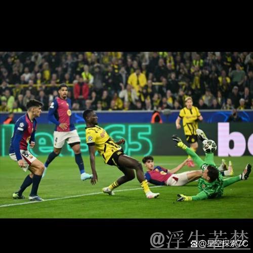 “欧冠奇景！巴萨因乌龙球逆转：掩面倒地，8万球迷震惊”