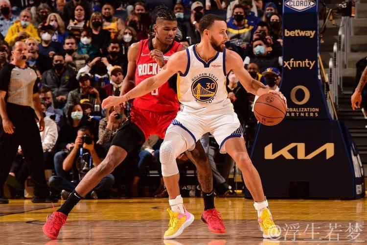 NBA季后赛4月29日:火箭对阵勇士 库里精彩表现集锦 NBA季后赛4月29日:火箭对阵勇士 库里精彩表现集锦