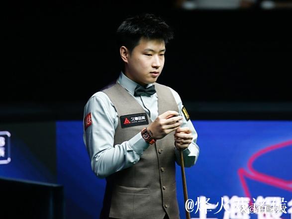 斯诺克英国公开赛 赵心童2-4希金斯止步32强 斯诺克英国公开赛 赵心童2-4希金斯止步32强